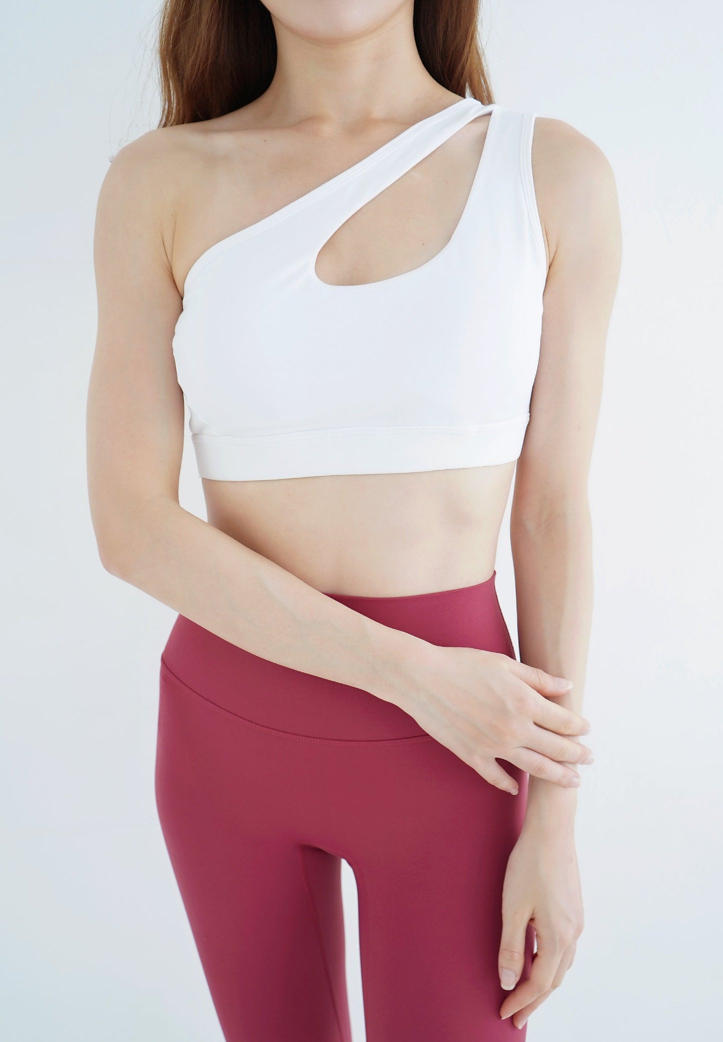 The Oblique Shoulder Strap Sports Bra